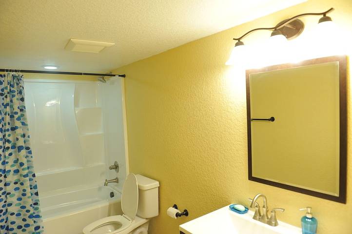 Vacation rental for 7 people, with yard and balcony in Denver