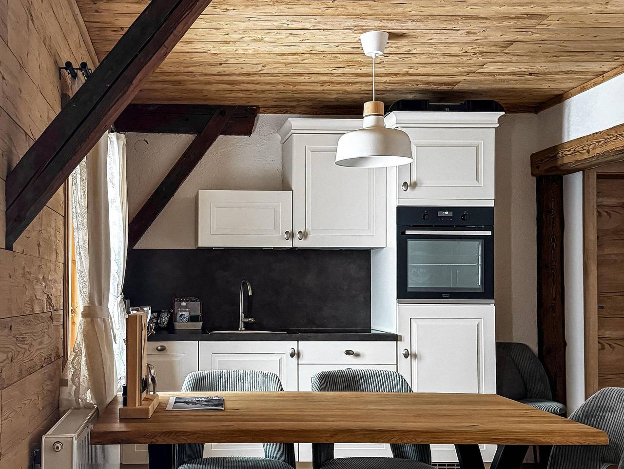 Peer Alm - Arnika in Tuxer Alpen, Navis