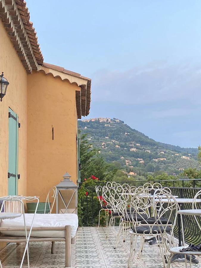 Location de vacances pour 21 personnes, avec terrasse ainsi que jardin et piscine à Spéracèdes - 3