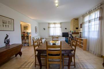 Gîte pour 6 personnes, avec terrasse ainsi que piscine et jardin à La Bachellerie