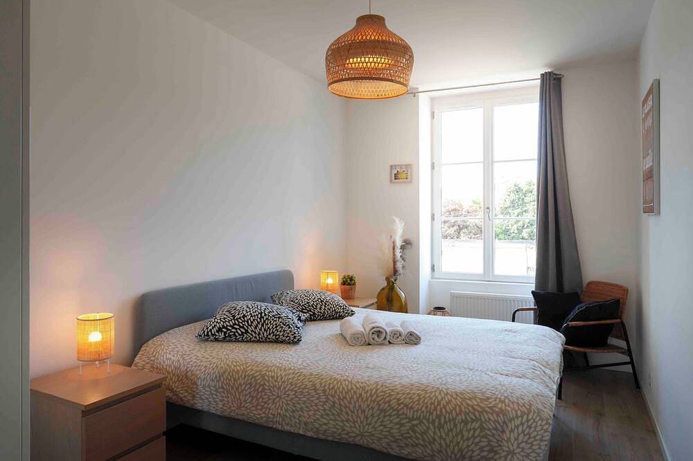 Entire apartment, Épernay Prestige, Apartment with terrace in Épernay, Marne