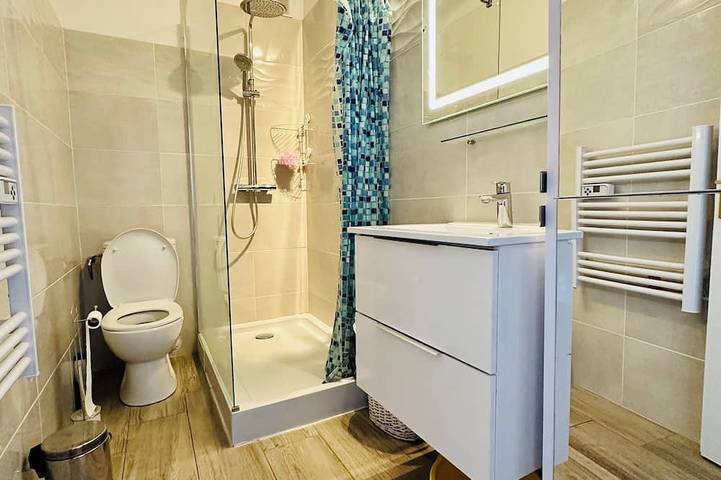 Appartement entier, Vue mer ,à 100 m de la plage , Beau T2 lumineux in Fréjus, Côte méditerranéenne (France)
