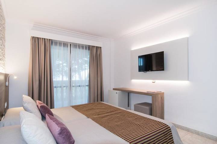 Hotel für 2 Personen, mit Balkon und Terrasse sowie Garten und Pool in Font de sa Cala - 4
