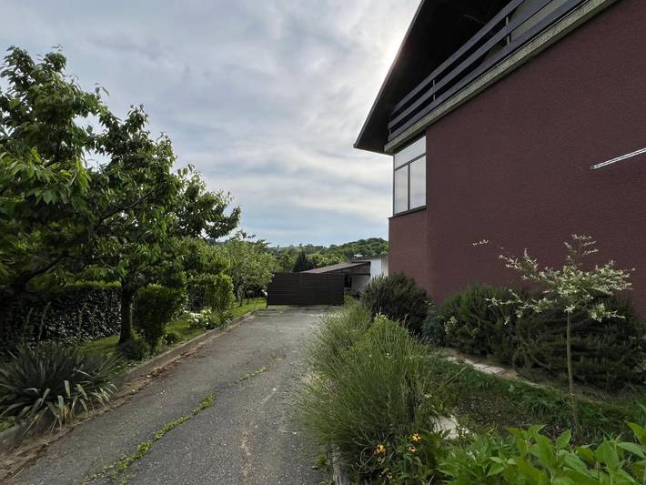 Ferienhaus für 9 Personen, mit Ausblick und Garten