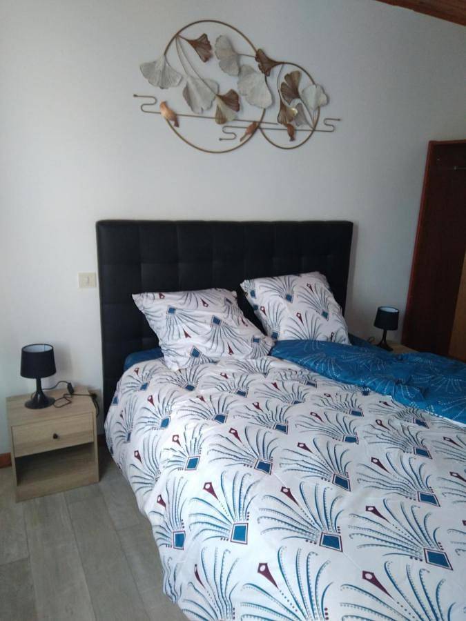 Location de vacances pour 6 personnes, avec Balcon ainsi que Terrasse et Vue à Saint-Haon - 4