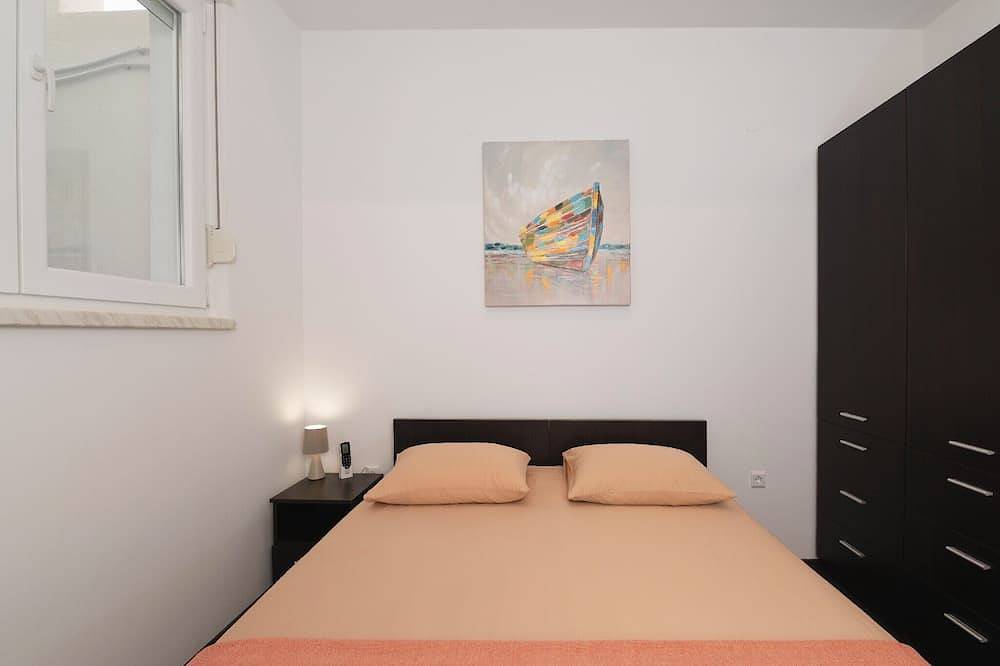 Holiday Home Lea - Three Bedroom Holiday Home with Terrace and Sea View in Maslinica, Solta