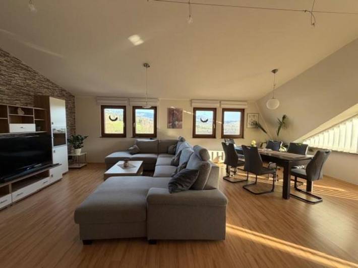Ganze Ferienwohnung, Ferienwohnung mit 2 Schlafzimmern und Balkon in Poppenhausen, Rhön-Hessen