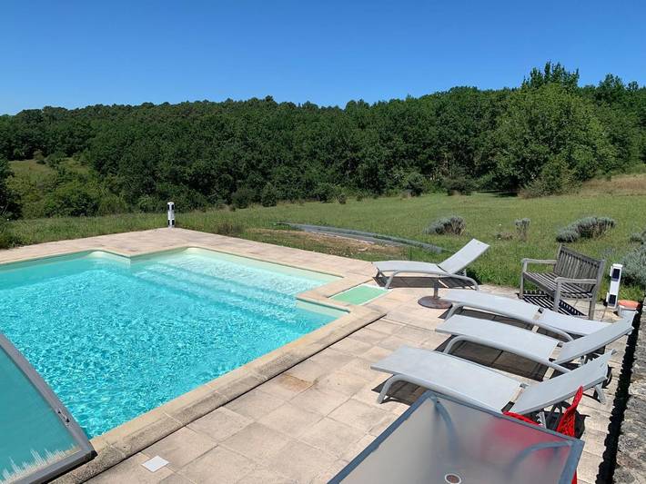 Location de vacances pour 10 personnes, avec jardin ainsi que vue et piscine à Savignac-de-Miremont