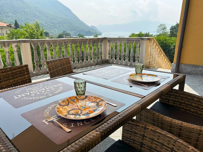 Ferienwohnung für 4 Personen, mit Seeblick in Lago Maggiore (Lombardei)