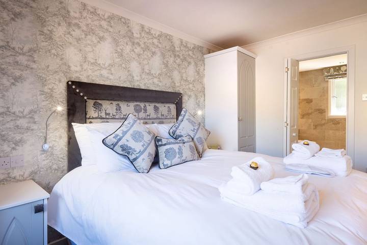 Deerstalker Lodge in Stirling region