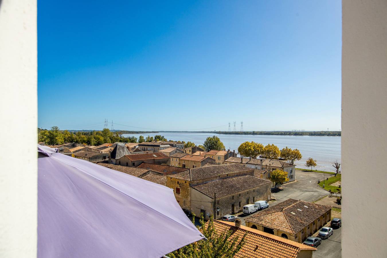 Apartamento entero, Apartamento 'Bellevue' con Wi-Fi y aire acondicionado in Bourg, Región de Blaye