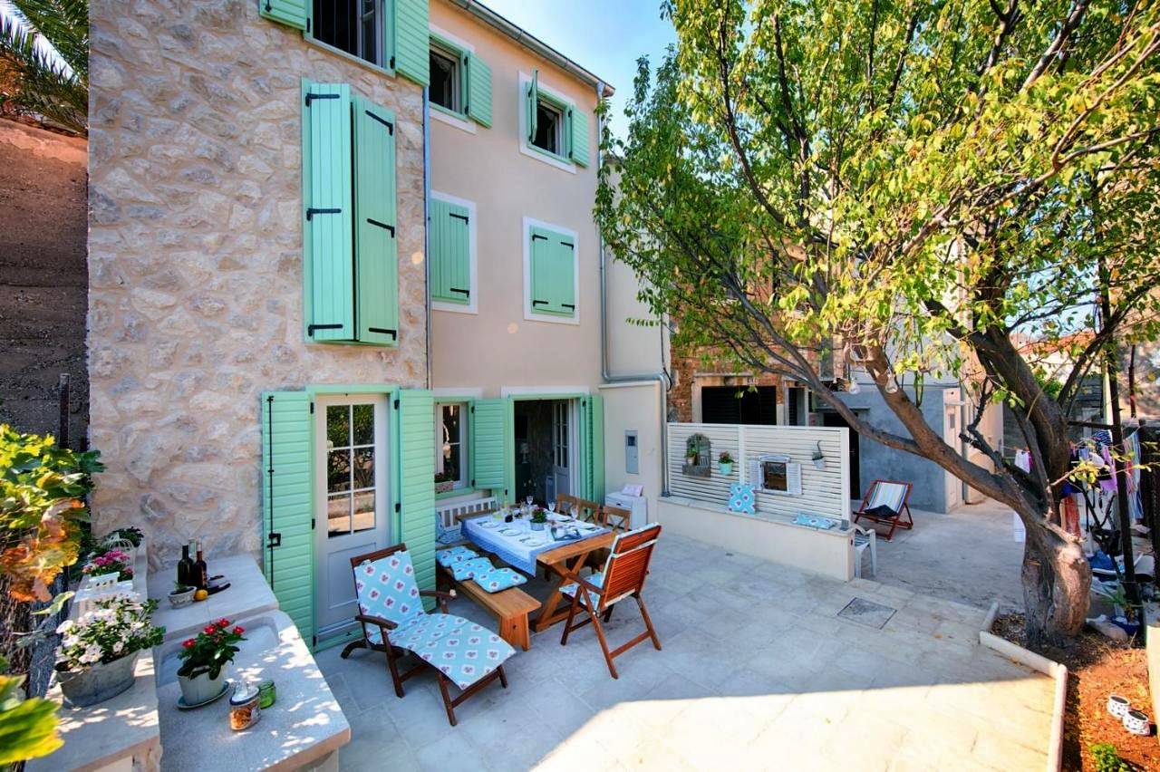 Villa with Garden View in Komiza, Split-Dalmatien