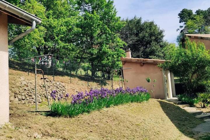 Location de vacances pour 7 personnes, avec jardin et piscine à Saint-Andéol-de-Vals
