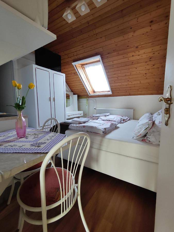 Ferienwohnung für 2 Personen, mit Garten und Pool sowie Ausblick und Kinderpool in Gyenesdias - 3