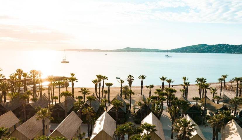 Camping pour 6 personnes, avec Jacuzzi et Terrasse ainsi que Jardin et Piscine