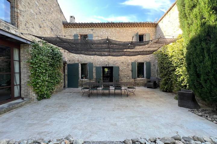 Location de vacances pour 14 personnes, avec jardin et piscine à Eygalières - 2