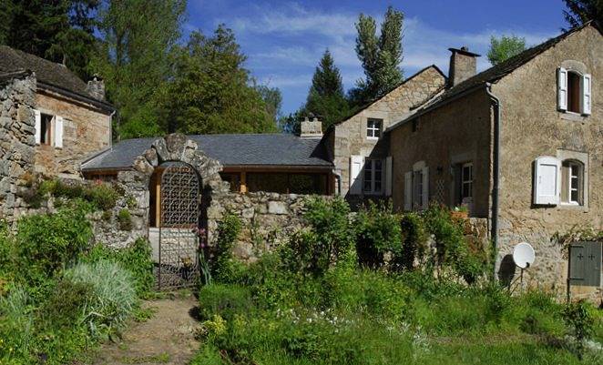 Location gîte en pleine nature in Saint-Laurent-de-Lévézou, Parc naturel régional des Grands Causses