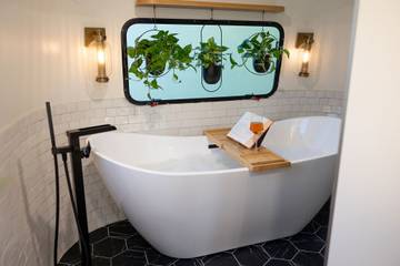 Glamping for 2 Guests in Pisgah Forest, Blue Ridge Mountains, Picture 2