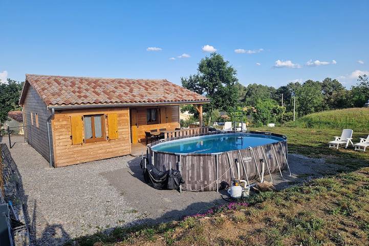 Gîte pour 6 personnes, avec terrasse et jardin à Montréal (Rhône-Alpes)
