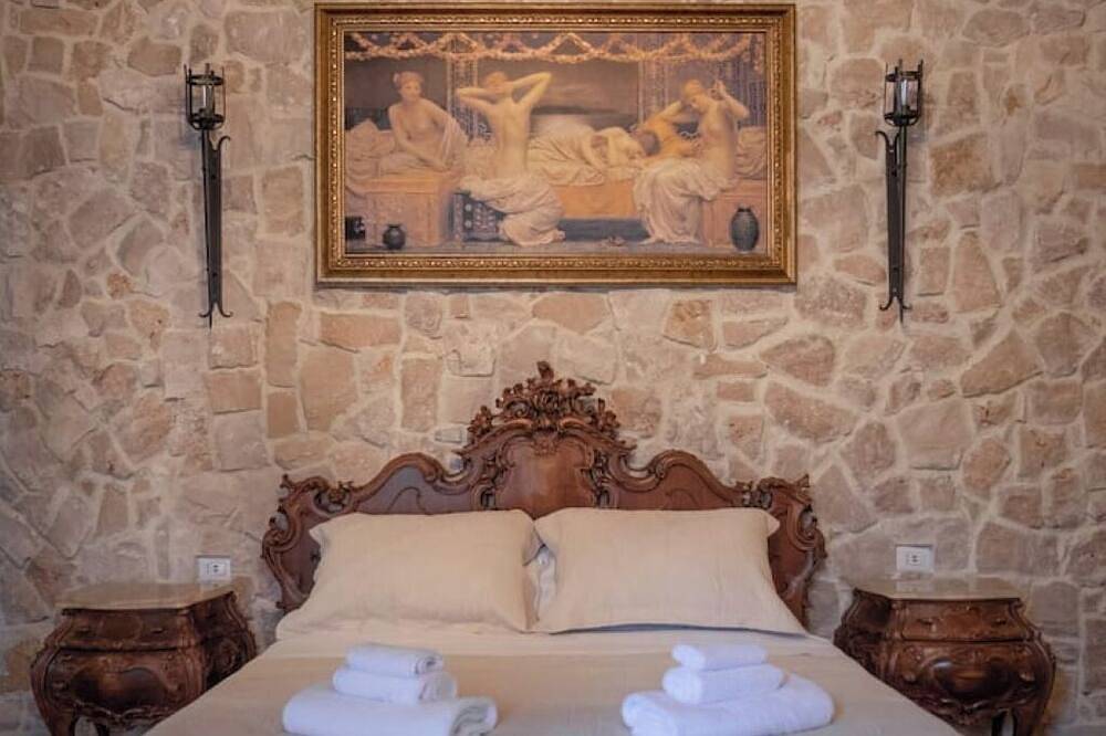 Entire apartment, \"Count Fernando\" Suite in Bracciano, Lake Bracciano