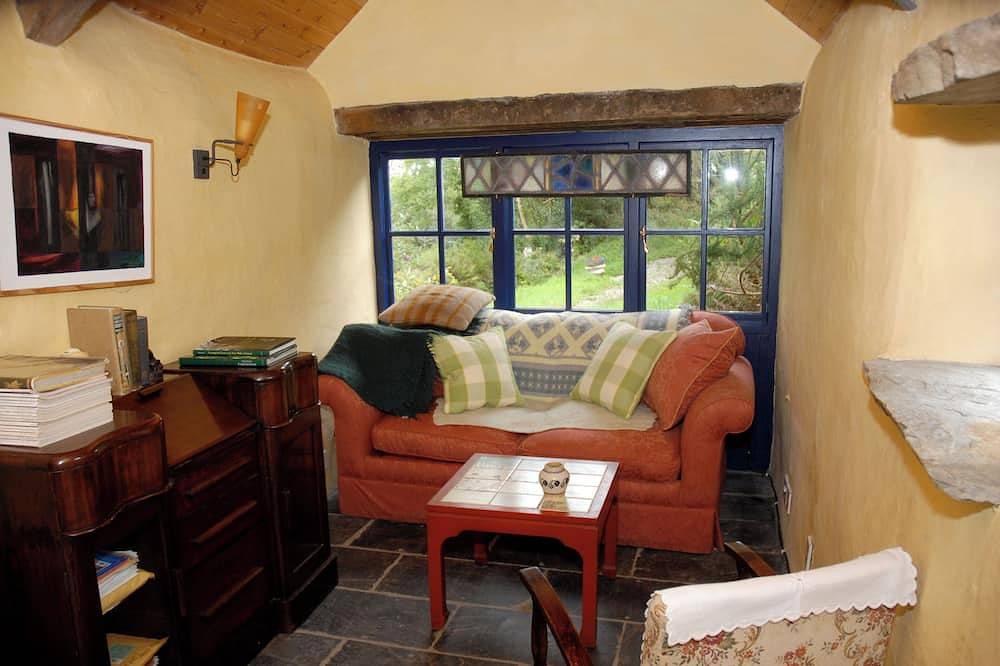 Enchanting 2-bedroom cottage  near charming Durrus village and Bantry town in County Cork
