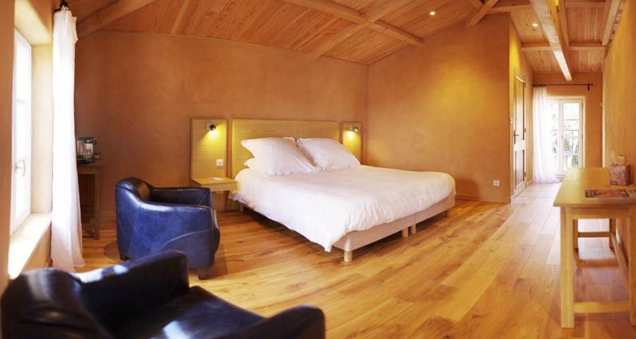Gîte pour 2 personnes, avec Jacuzzi et Terrasse ainsi que Jardin et Piscine à Vogüé - 3