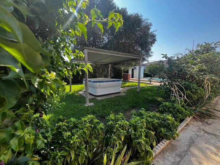 Casa de vacaciones para 8 personas, con piscina además de jacuzzi y jardín - 1