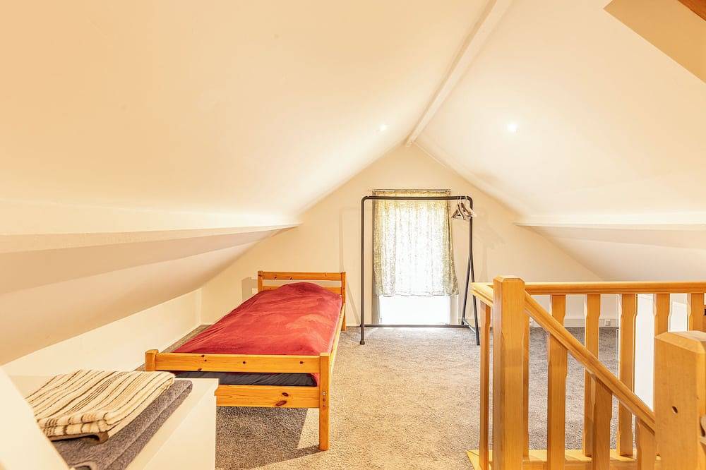 Cozy cottage in garden park — large parking, accessible & self check-in in Heverlee, Leuven