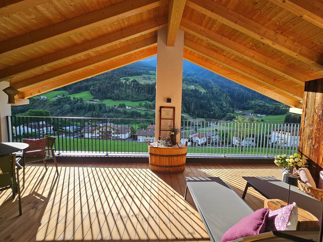 Ganze Wohnung, Ferienwohnung Feldbauerhof 'Federleicht' mit Bergblick, privater Terrasse und Wi-Fi in St. Martin in Passeier, Passeiertal