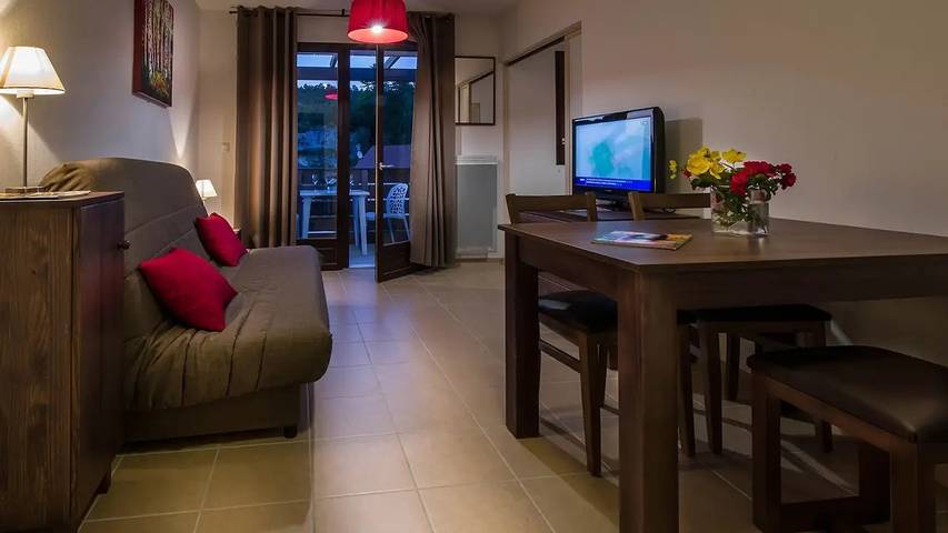 Gîte pour 3 personnes, avec piscine à Les Eyzies-de-Tayac-Sireuil - 3