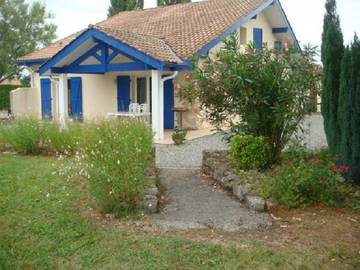 Gîte pour 6 personnes, avec jardin ainsi que terrasse et piscine à Peyrehorade
