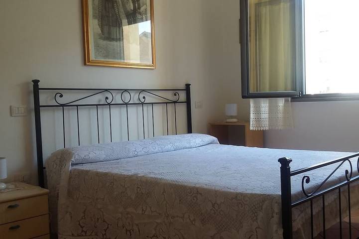 Gîte pour 5 personnes, avec balcon à Bosa - 2