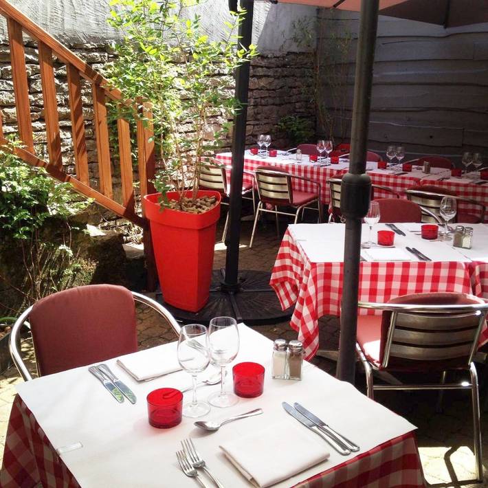 Hôtel pour 3 personnes, avec jardin à Mazille