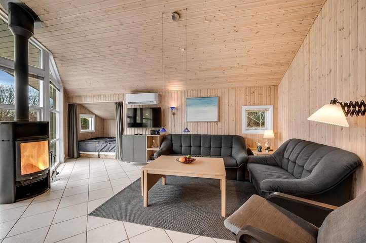 Nice home in Højslev w/ WiFi, 3 Bedrooms and Sauna in Strandet, Limfjord in Westjütland