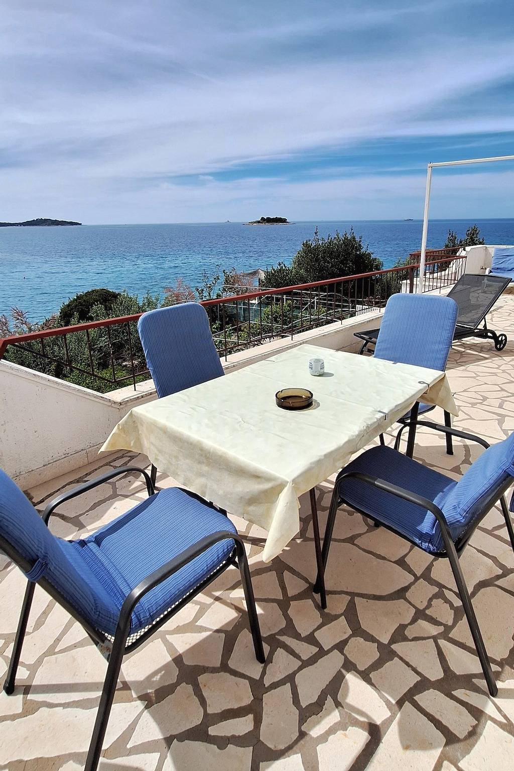 Entire apartment, Two bedroom apartment near beach Rogoznica A-7499-b in Rogoznica, Šibenik-Knin