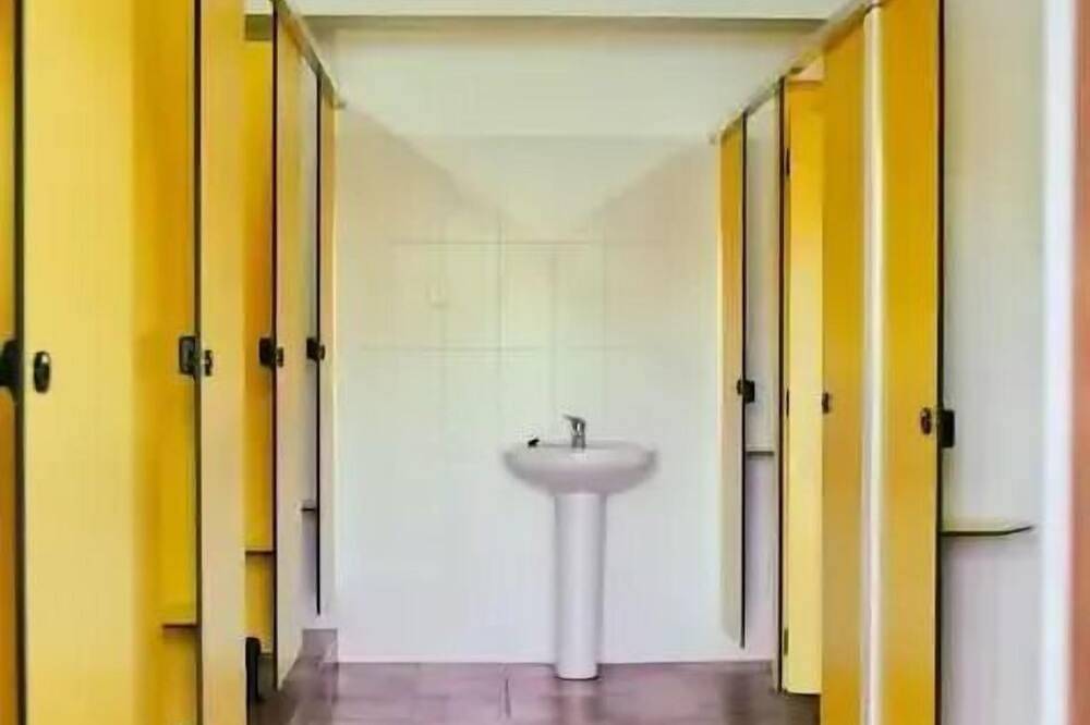 Cabane en bois (sans cuisine, ou salle de bains) 2 Ã  4 personnes - 2 pers. inclus dans le tarif in Isábena, Pyrénées Aragonaises
