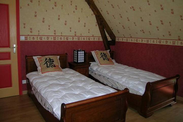 Gîte pour 8 personnes, avec jacuzzi et jardin ainsi que sauna et terrasse à Bransat - 3