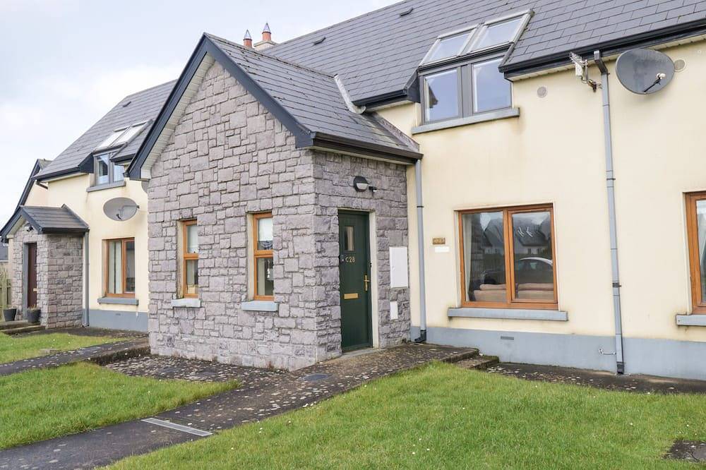 Sea Breeze Holiday Home, family friendly in Enniscrone, County Sligo in Kilglass ED, Enniscrone