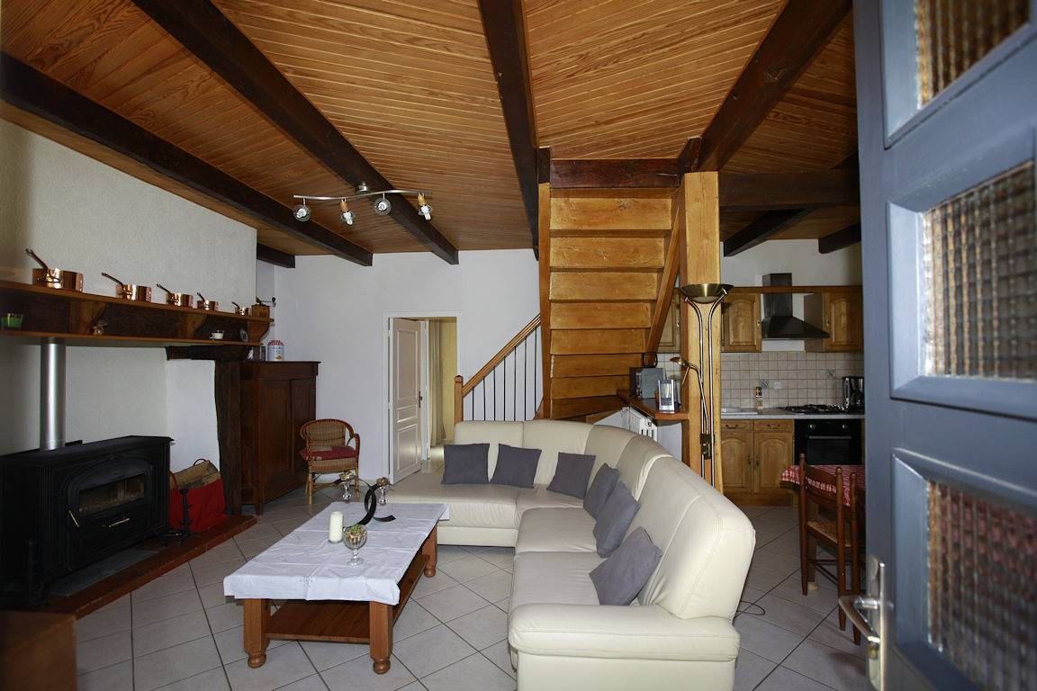 Gîte avec piscine privée chauffée (32°) et Spa Gite Naturiste in Labesserette, Région d'Aurillac