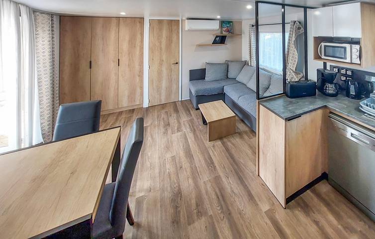 Acogedora casa móvil con lavadora y parque infantil, ¡a un paso de Dune Seule Bouchée! in Saint-Julien-en-Born, Côte d’Argent