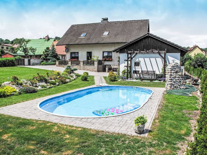 Vakantiewoning voor 4 personen, with Terras and Tuin as well as Sauna in het Reuzengebergte