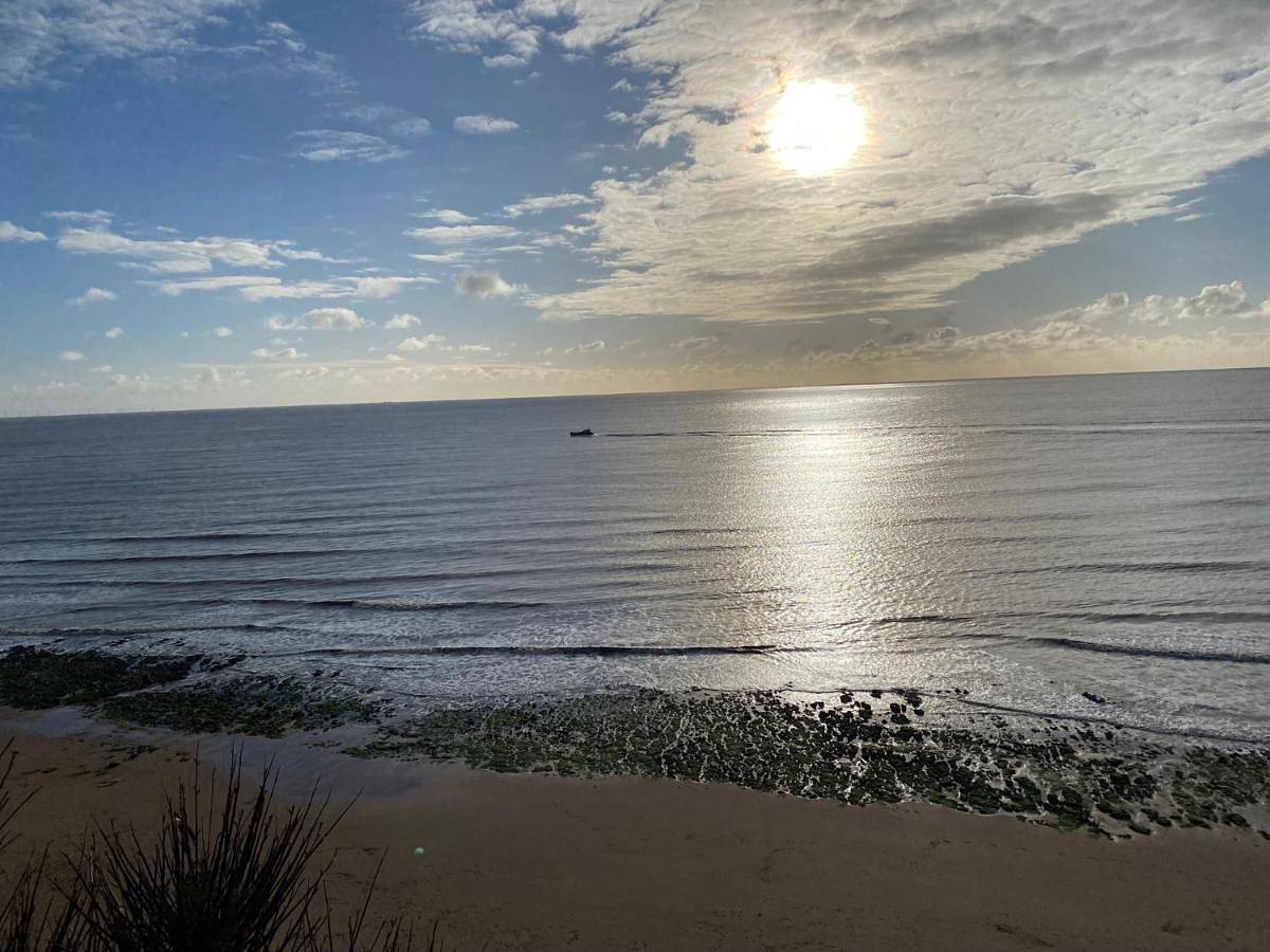 Stones Throw - stunning house, mins from beach and dogs welcome in Botany Bay, Kent