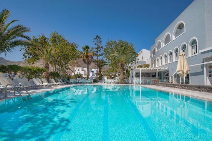 Hôtel, avec Balcon et Jacuzzi ainsi que Jardin et Piscine