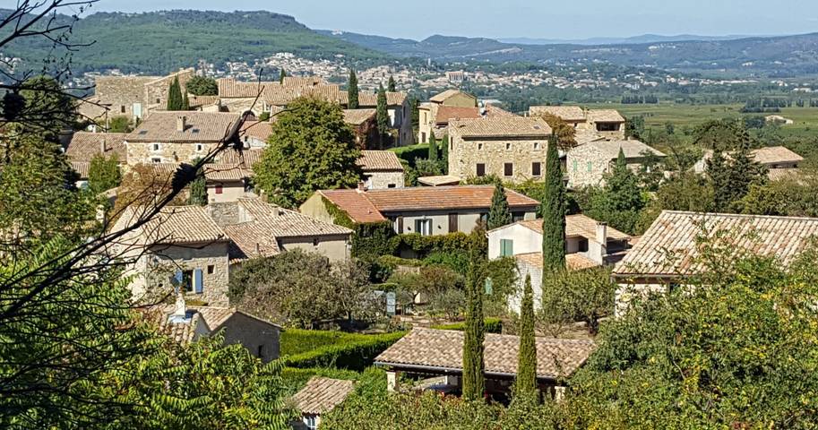Gîte pour 2 personnes, avec terrasse à Saint-Victor-la-Coste