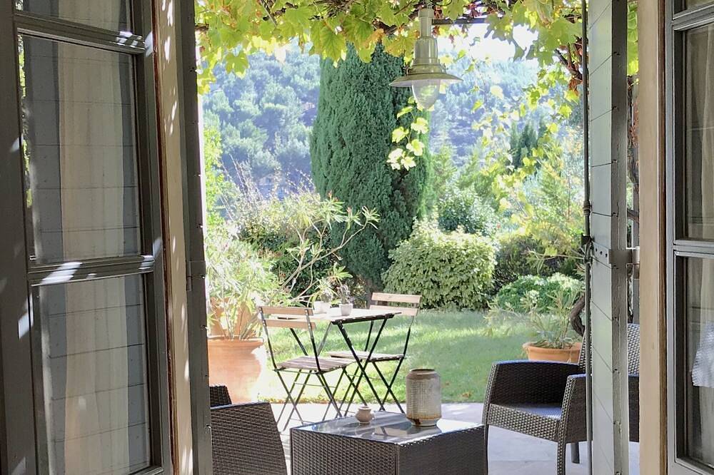 Chambre d'hôtes au Clos  avec cuisine d'été in La Cadière-d'Azur, Côte méditerranéenne (France)