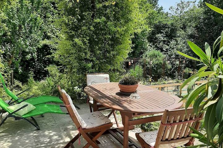 Gîte pour 2 personnes, avec Jardin à La Tour-d'Aigues