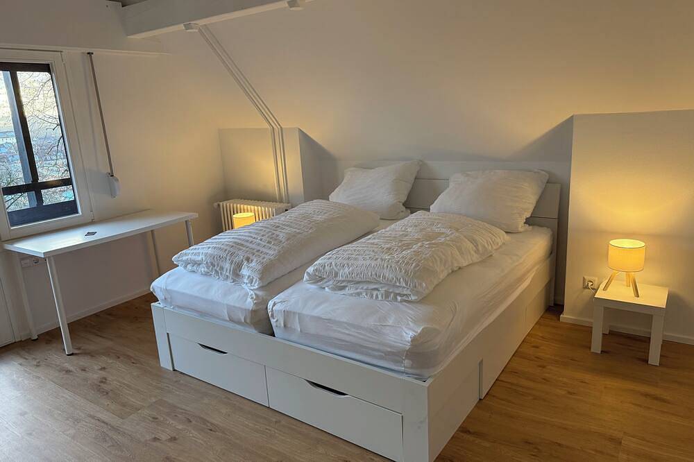 Ferienhaus mit Pool und Ausblick 20 min von Stuttgart Flughafen & Messe in Nürtingen, Landkreis Esslingen