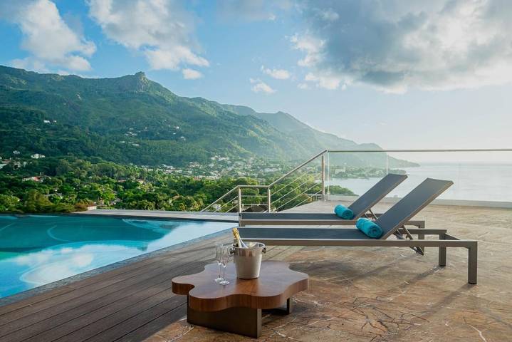 Station pour 3 personnes, avec vue et sauna ainsi que piscine et terrasse dans Beau Vallon - 4