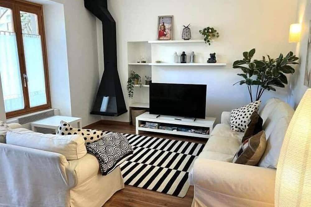 Entire apartment, Apartment 2 Bed Fireplace, Wi-Fi & Pet-Friendly in Err, Parc naturel régional des Pyrénées catalanes