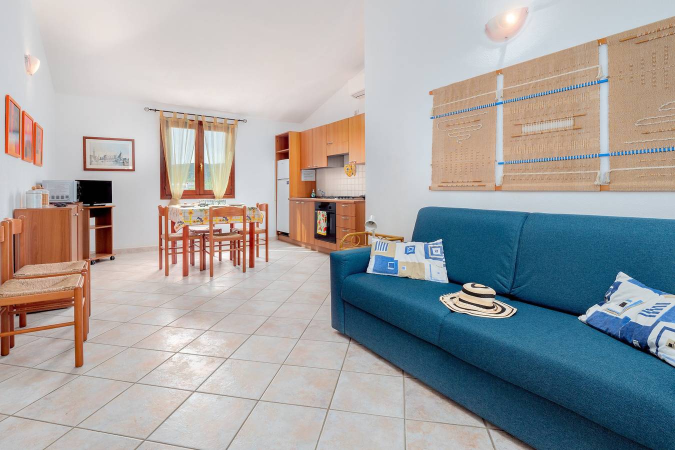 Appartamento intero, Appartamento 'Il Glicine' vicino al mare con terrazza e A/C in Vaccileddi, Loiri Porto San Paolo